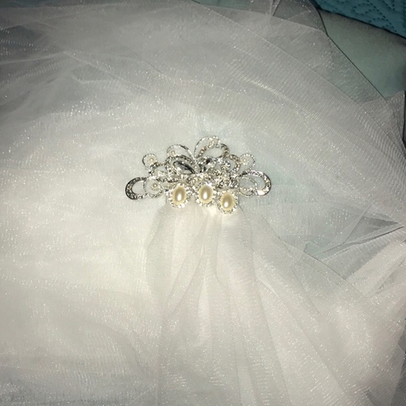 New beautiful rhinestone comb cathedral veil - Picture 6 of 8